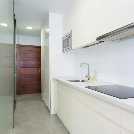 Flatguest Glass - Beach + Tv + Wifi Apartment *